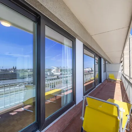 Apartment Lecomte - The Shoreline Pearl 82