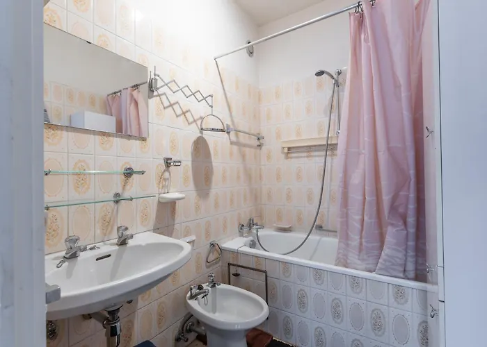 Lecomte - The Shoreline Pearl 7 * オステンド